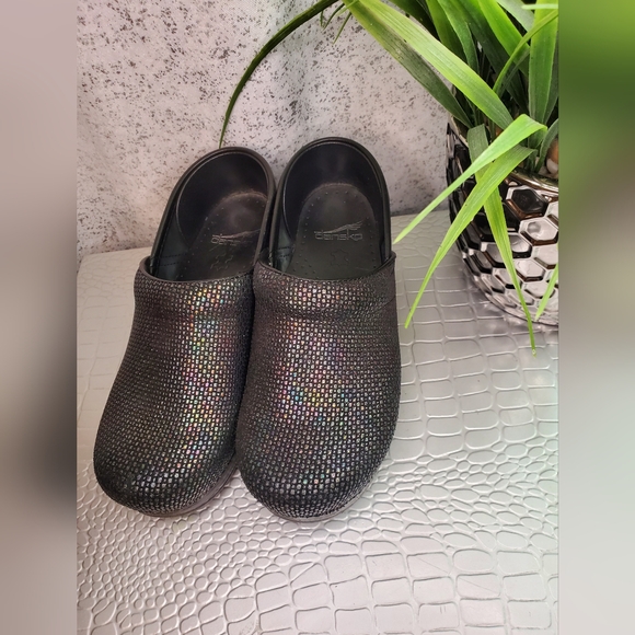 Dansko Women's Glitzy Patent Black Clogs Shoes - Picture 2 of 10